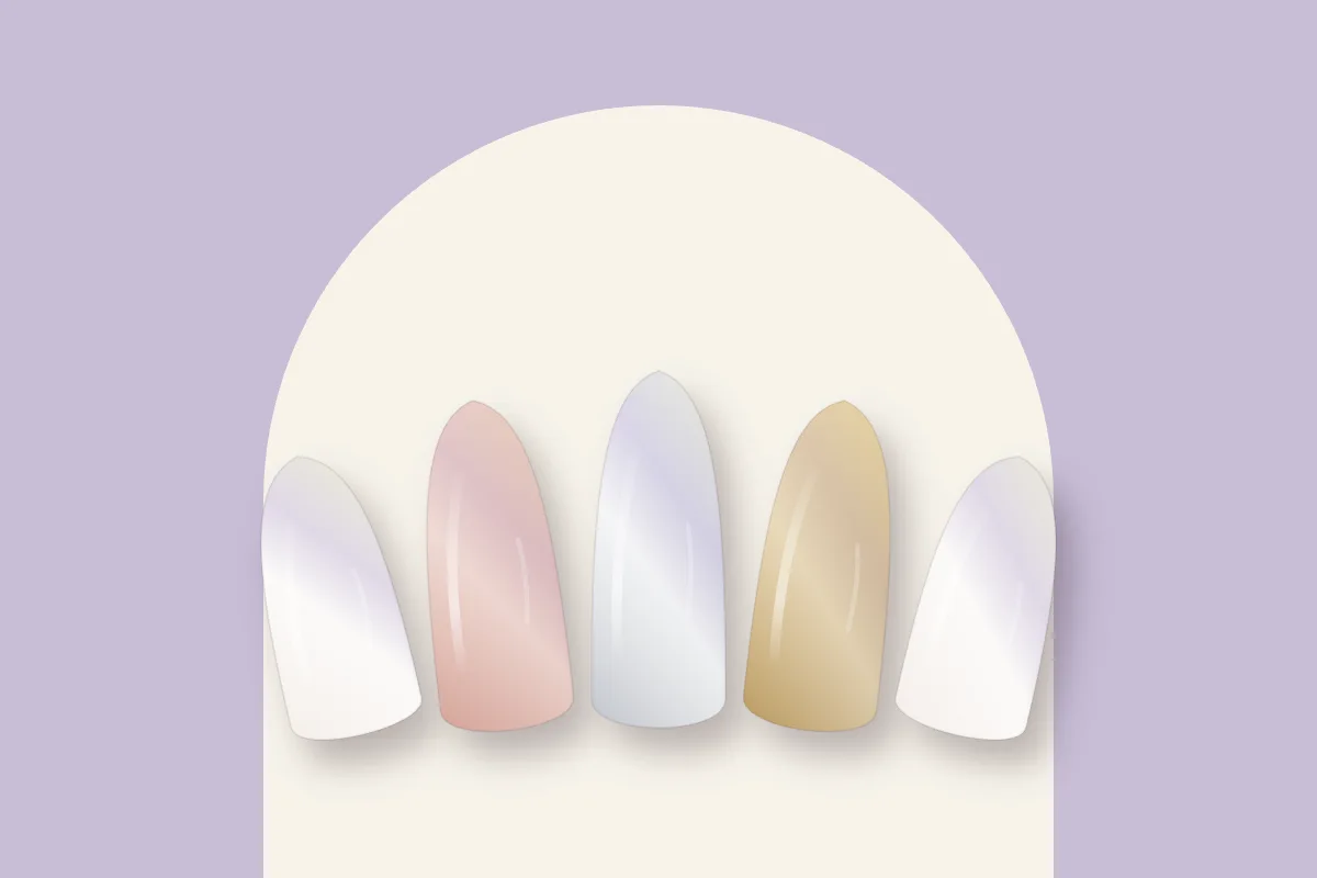 Cinq capsules chrome : perle glacée, rose gold, argent miroir et or miroir, sur fond lilas