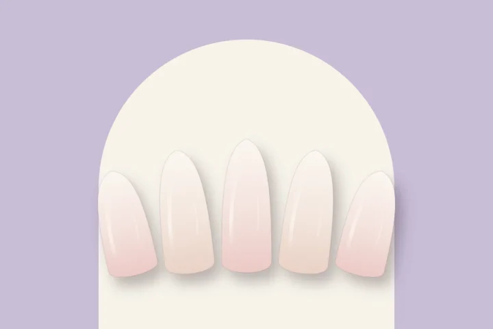 Cinq capsules baby boomer : dégradé du rose nude au blanc laiteux, sur fond lilas