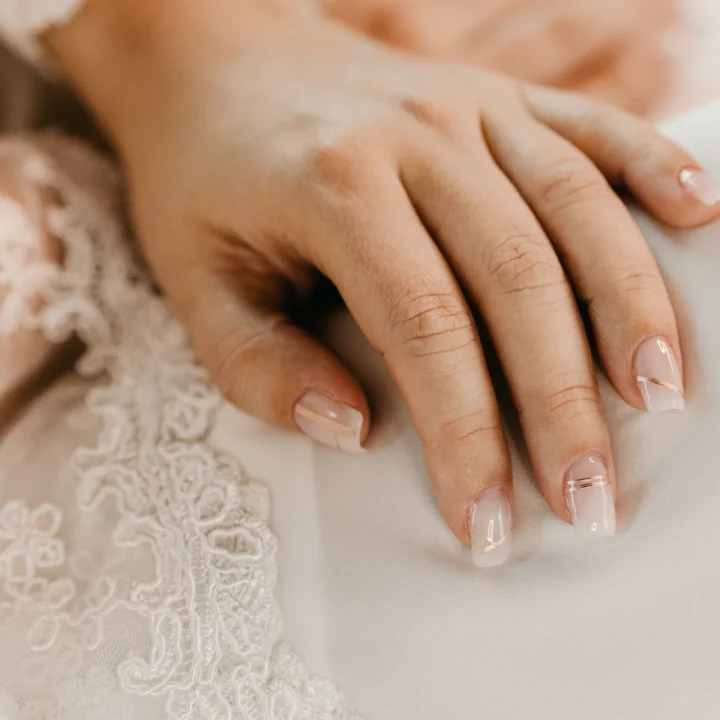Ongles en dégradé nude et blanc
