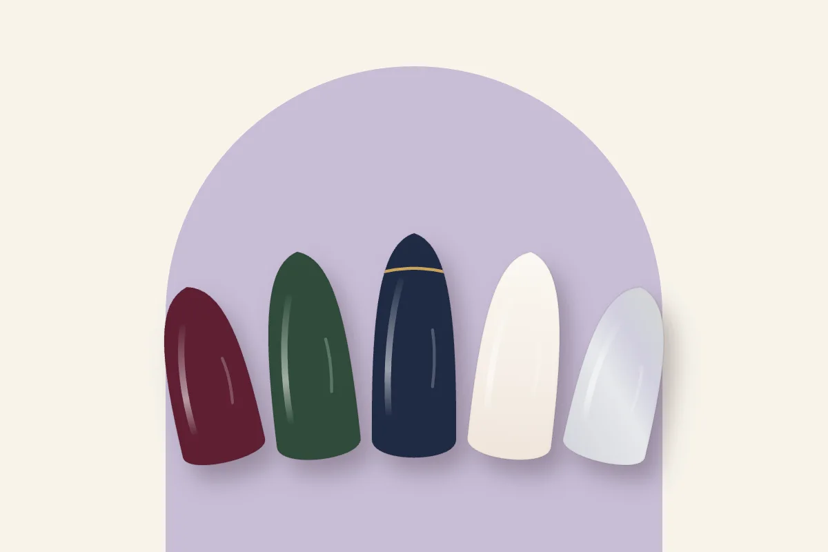 Cinq capsules d’hiver : cerise noire, vert sapin, bleu nuit à liseré doré, blanc laiteux et chrome argent, sur fond crème et arche lilas