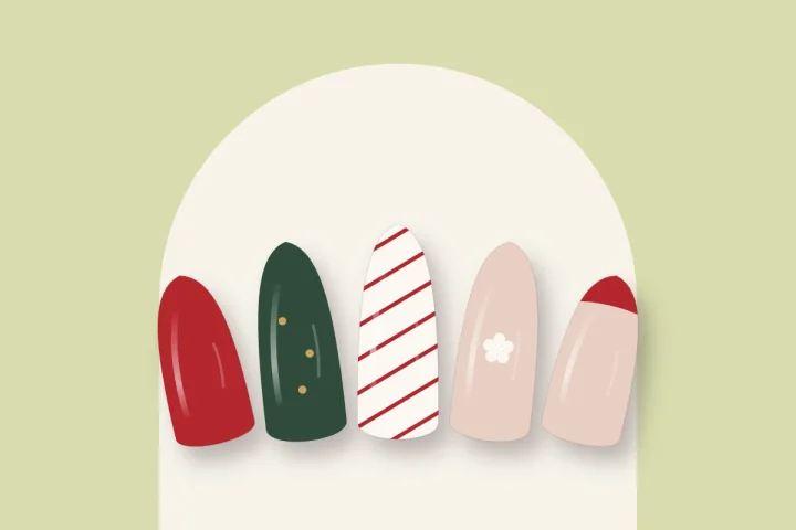 Cinq capsules de Noël : rouge, vert sapin à boules dorées, sucre d’orge, flocon blanc sur nude et french rouge, sur fond pistache