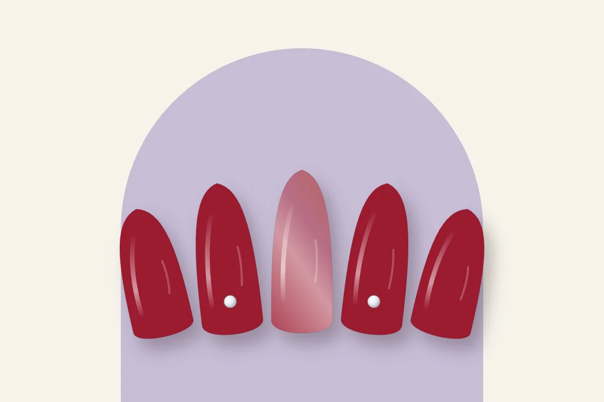 Cinq capsules rouge rubis, dont deux ornées d’un strass, sur fond crème